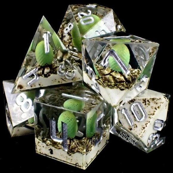 NEW - Dice Set -‎ Dragon's Nest - Handmade - Dungeons and Dragons - RPG - Picture 1 of 4